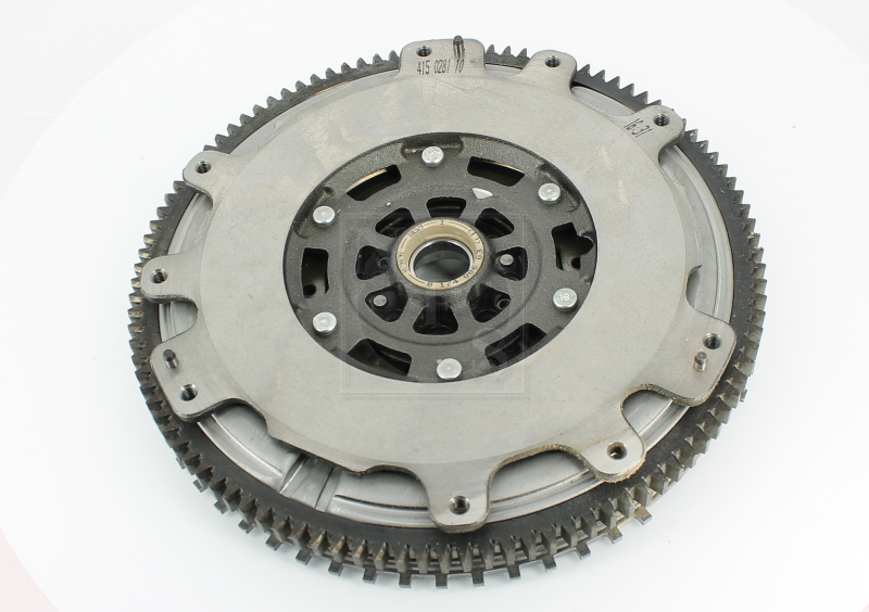 VOLANT MOTEUR NPS N205N11 - NISSAN X-TRAIL (T30) 2.2 dCi 4x4 EUR 541,69 ...